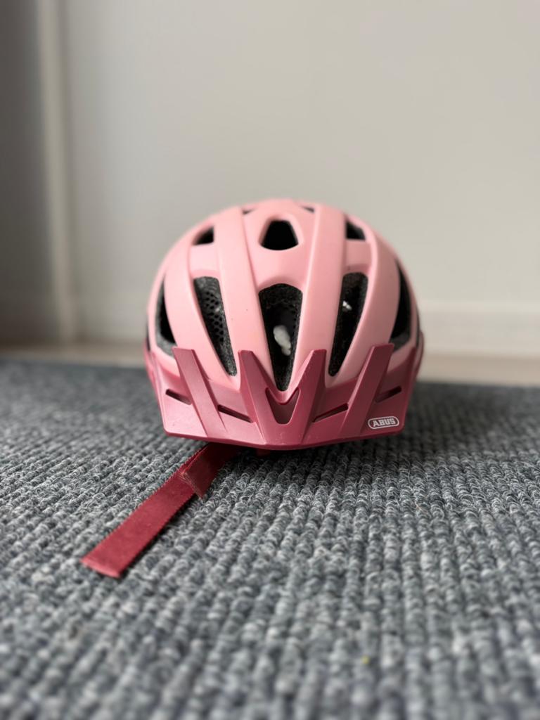ABUS fietshelm maat 52-58cp, Fietsen en Brommers, Ophalen, Zo goed als nieuw, Dame