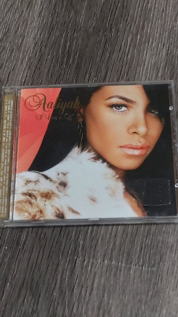 AALIYAH i care 4 u CD, CD & DVD, CD | R&B & Soul, Enlèvement ou Envoi, Comme neuf, R&B