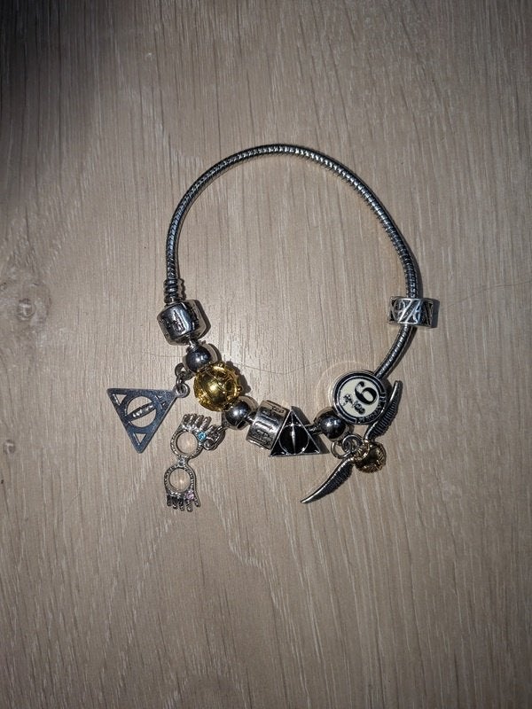 Bracelet de style Pandora avec des charms Harry Potter, Enlèvement, Utilisé