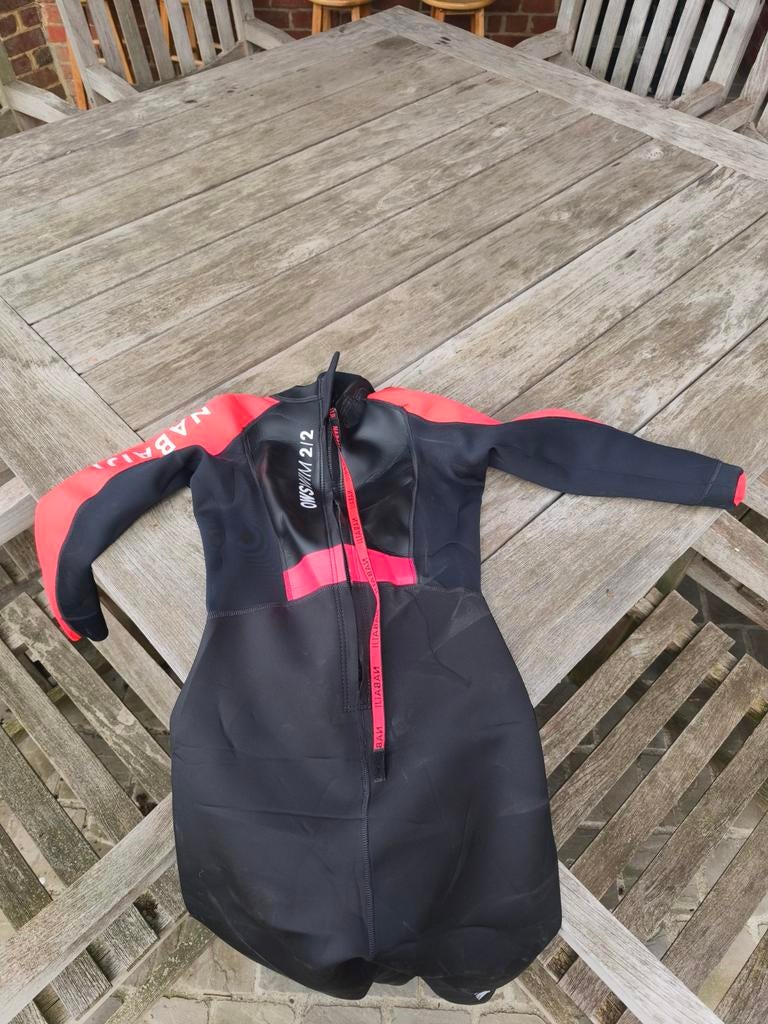 Wetsuit Nabauji, Ophalen