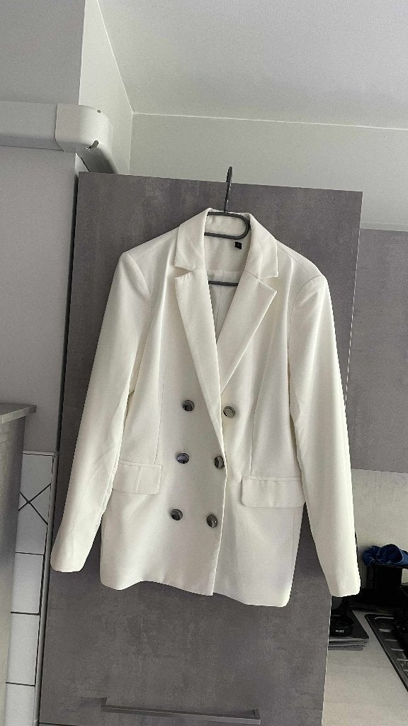 BLAZER JACKET nieuwe witte elegante zilveren knopen L, Kleding | Dames, Jasjes, Kostuums en Pakken, Ophalen of Verzenden, Nieuw