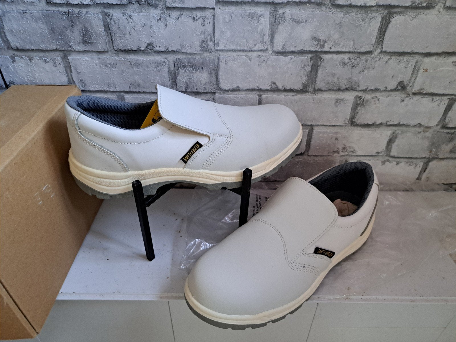 Chaussures de sécurité, Enlèvement