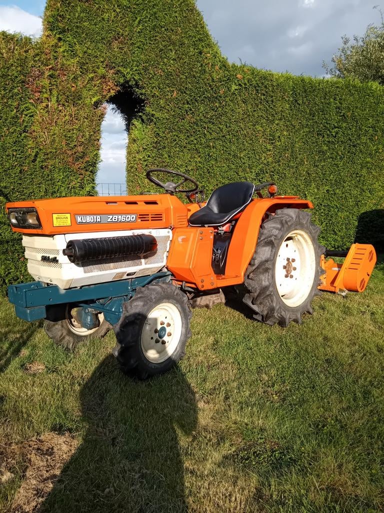 Kubota 1600 4x4 met klepelmaaier, Zakelijke goederen, Landbouw | Tractoren, Ophalen