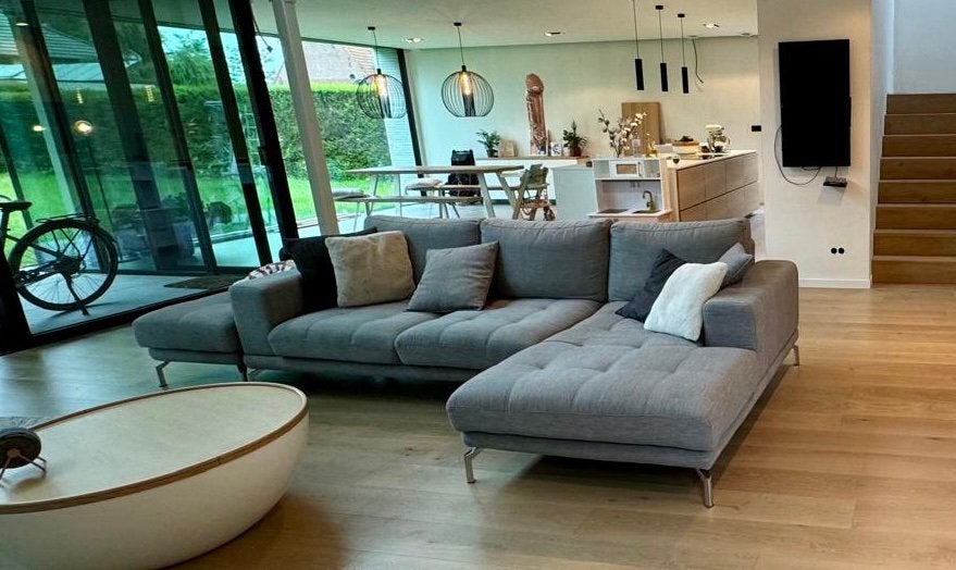 Grijze moderne 3 zit L sofa en poef en kussens, Ophalen, Gebruikt
