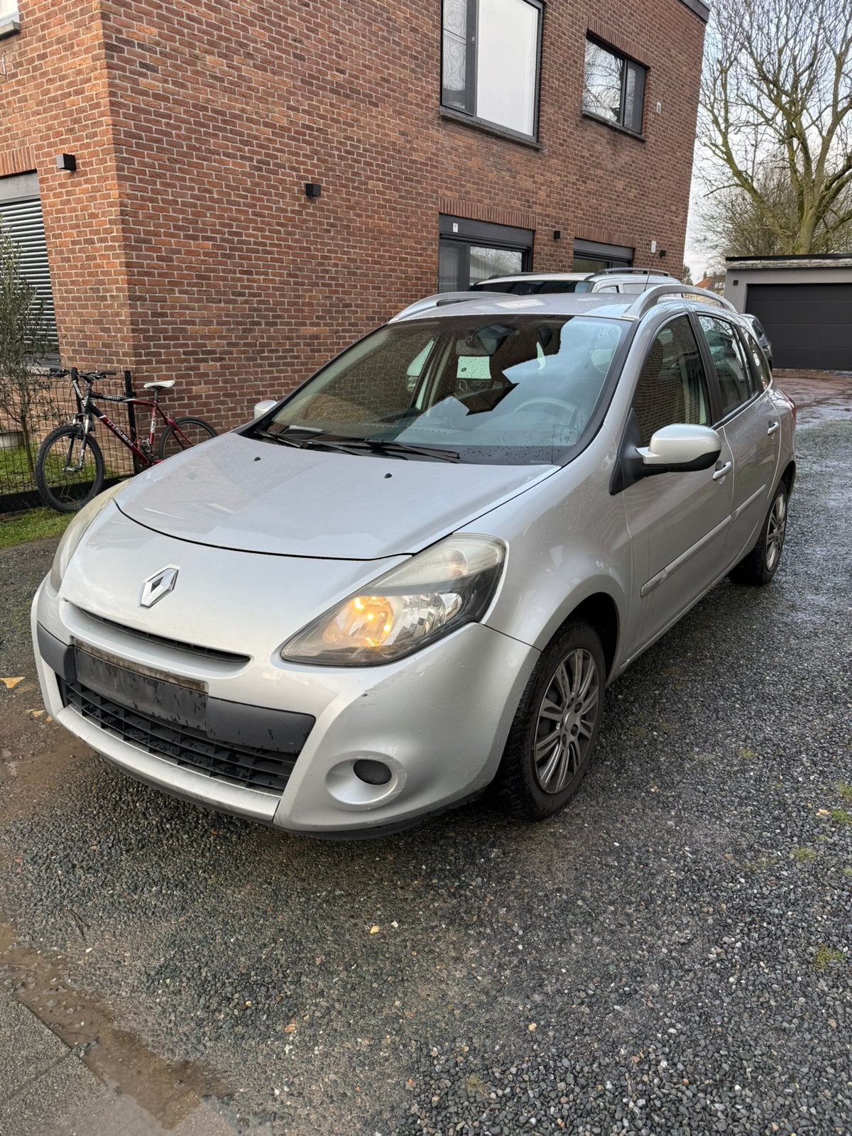 Renault clio / 1.5 DCI / Euro5 / Airco / export handelaar, Auto's, Renault, Euro 5, Stof, Zwart, 4 cilinders