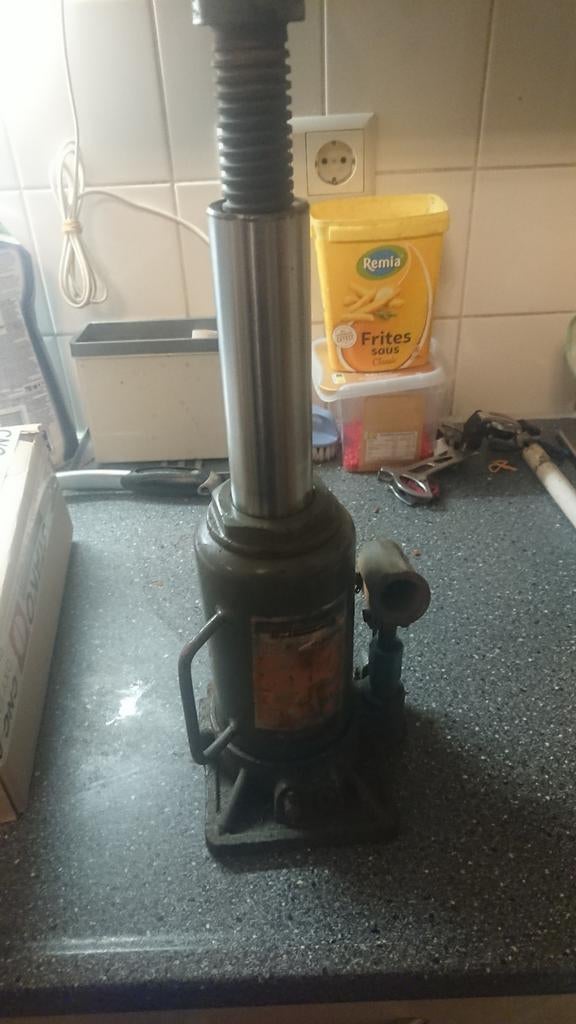 Cric à bouteilles Winntec 12 tonnes, Enlèvement ou Envoi, Comme neuf, Hydraulique, Prise de pot