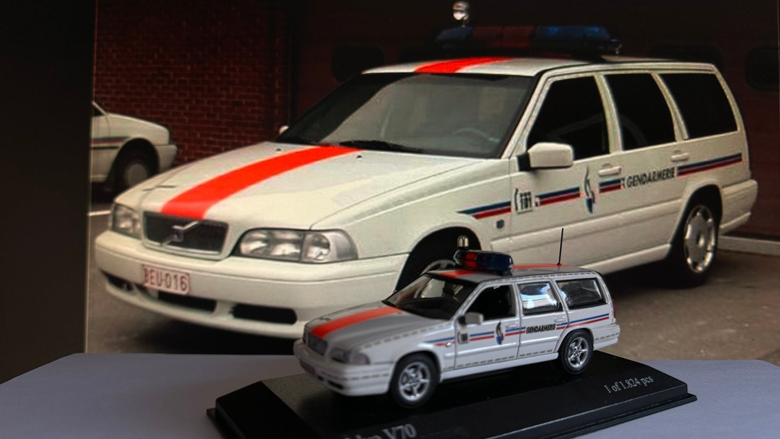 Minichamps Volvo V70 gendarmerie rijkswacht  1/43, Enlèvement, Utilisé, Voiture, MiniChamps