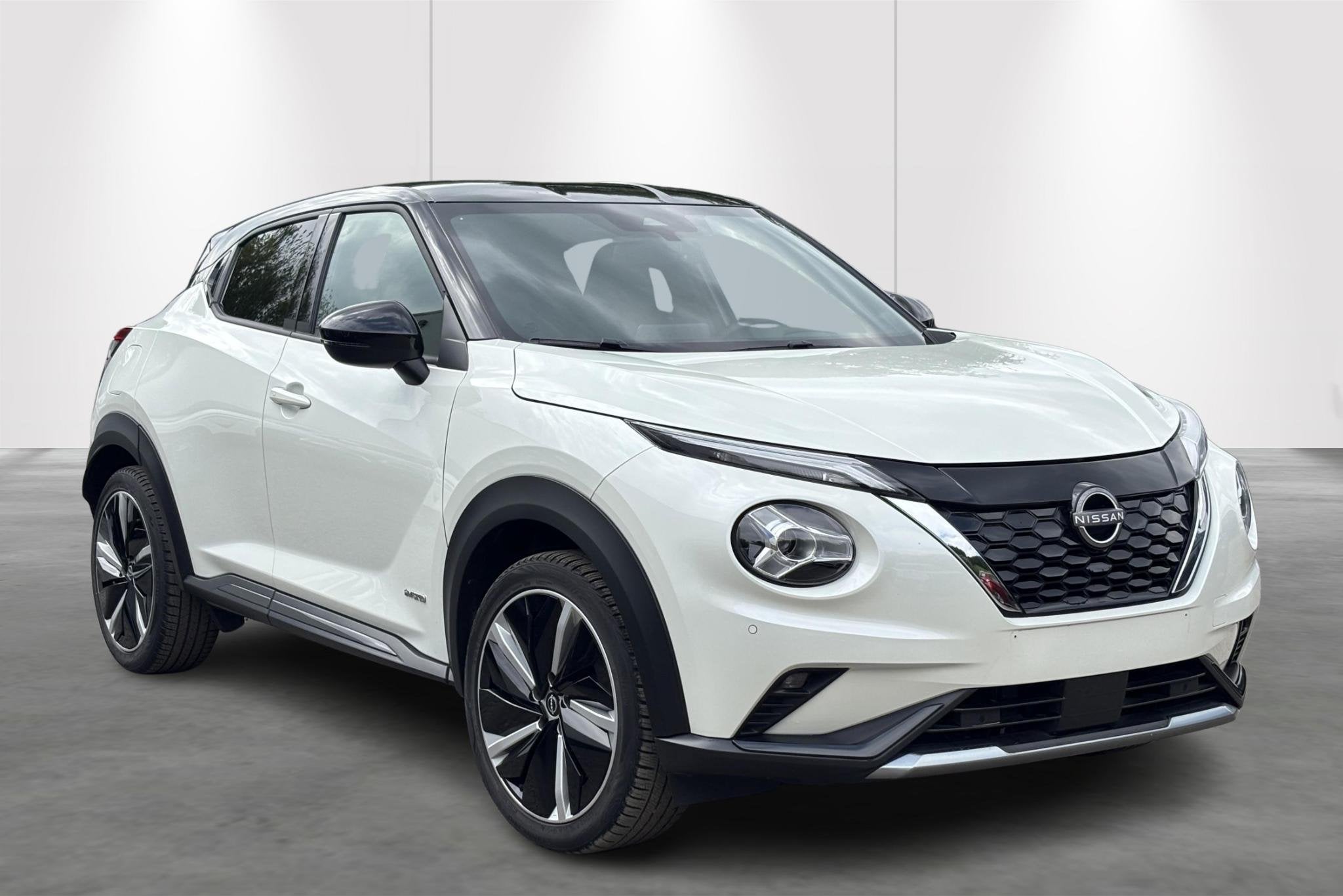 Nissan Juke 1.6 Hybrid 145 N-Design, Gebruikt, 4 cilinders, 1600 cc, Wit
