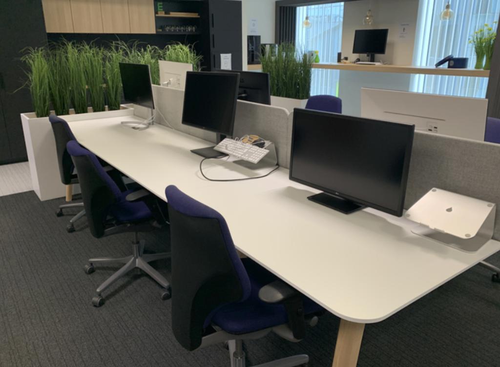 Bureautafels (2 + 6 + 6 personen), Ophalen, Hout, Zo goed als nieuw, Computerbureau