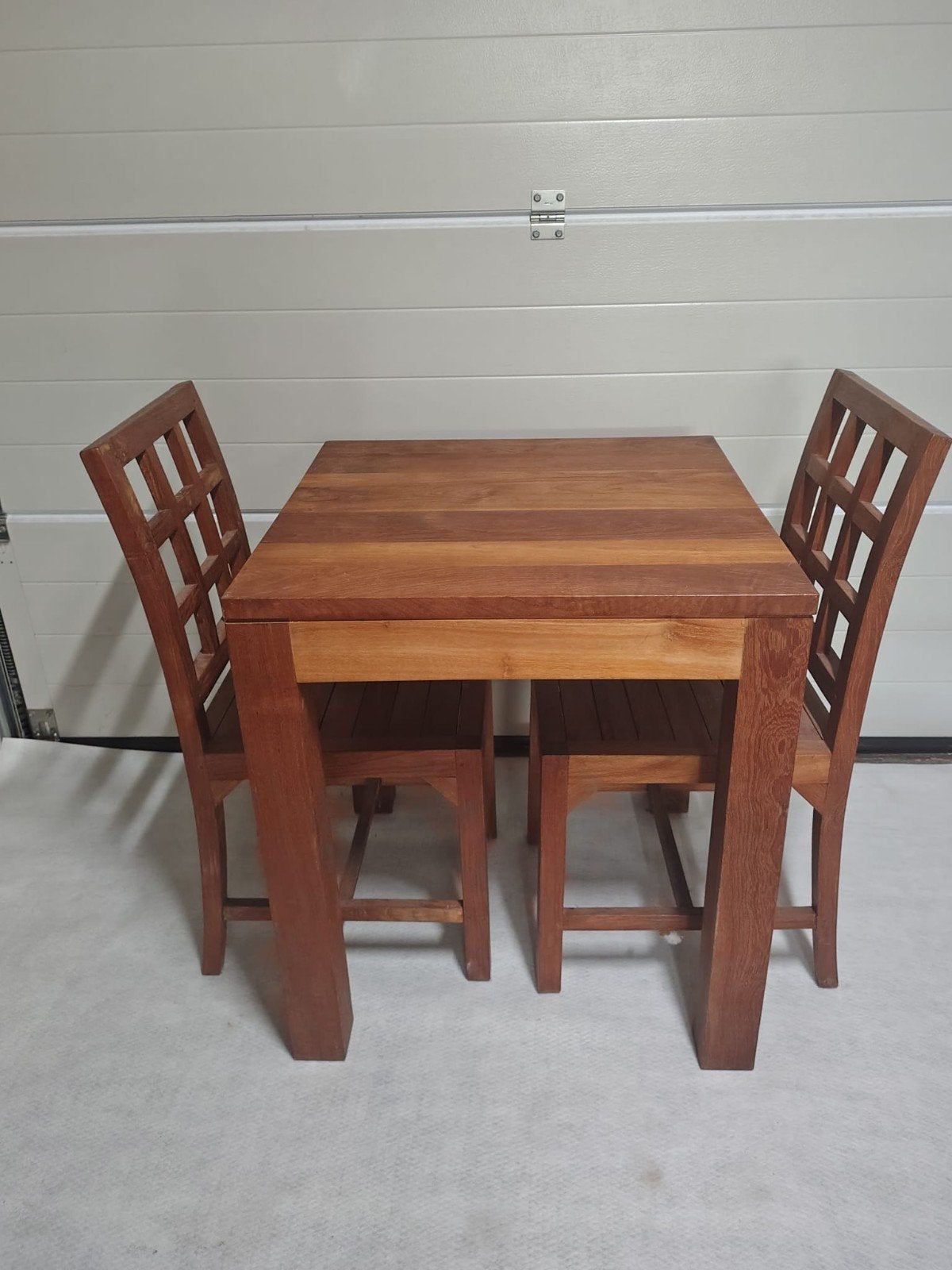 mooie teak tafel en2 stoelen,op maat gemaakt,weinig gebruikt, Ophalen