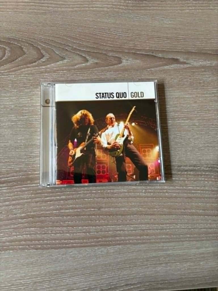Status Quo dubbelcd, gold, mag weg voor slechts 3 euro., CD & DVD, CD | Rock, Enlèvement ou Envoi, Comme neuf, Hard rock