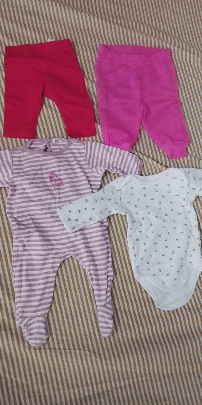Lot de vêtements bébé, Enfants & Bébés, Vêtements de bébé | Packs de vêtements pour bébés