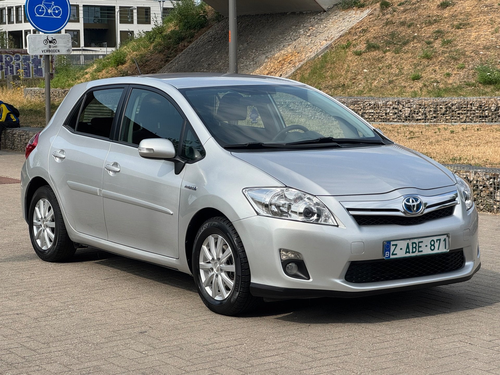 Toyota Auris | Automaat | Benzine + Elektr | Euro 5, 100 kW, Achat, https://public.car-pass.be/vhr/ef12c637-8c98-4a37-bff5-d89a53ffb20f