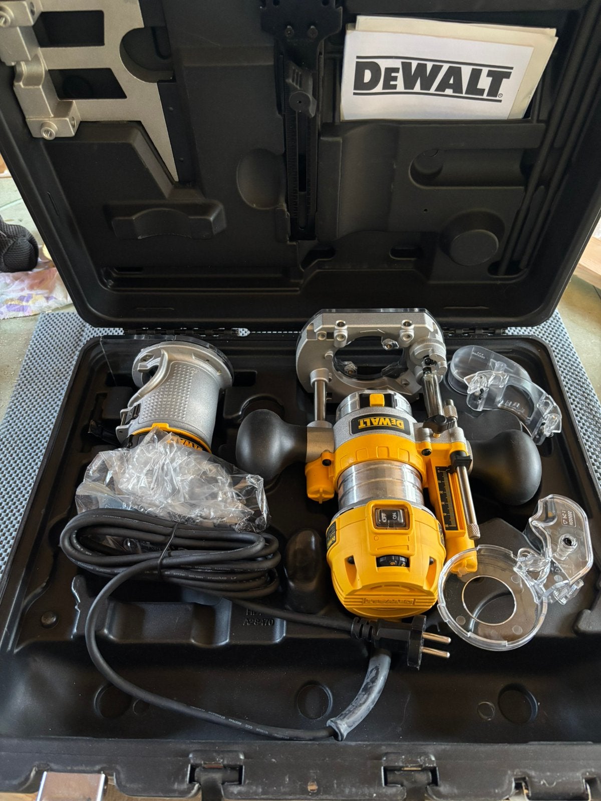 Dewalt kantenfrees nieuw nooit gebruikt, Ophalen, Nieuw, Elektrisch, Kantenfrees