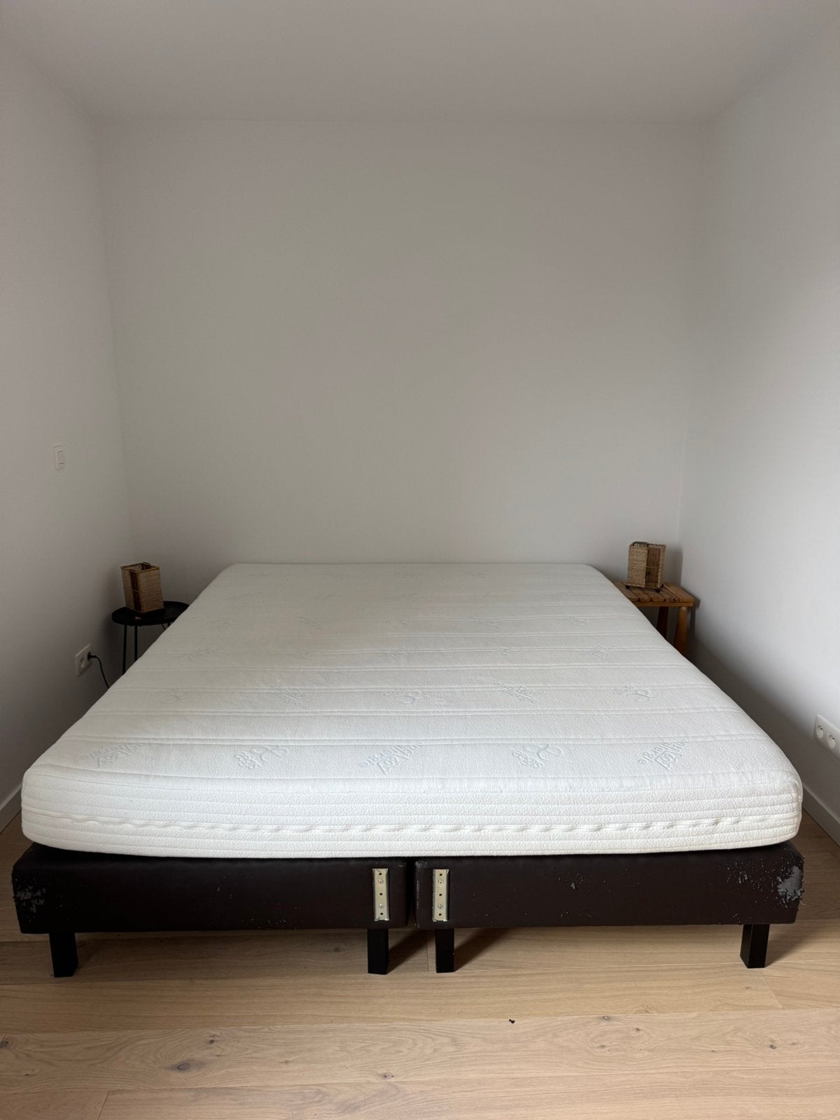 Lit 180cm et matelas a donner, Maison & Meubles, Chambre à coucher | Lits boxsprings, Enlèvement, Utilisé, Deux personnes, 180 cm