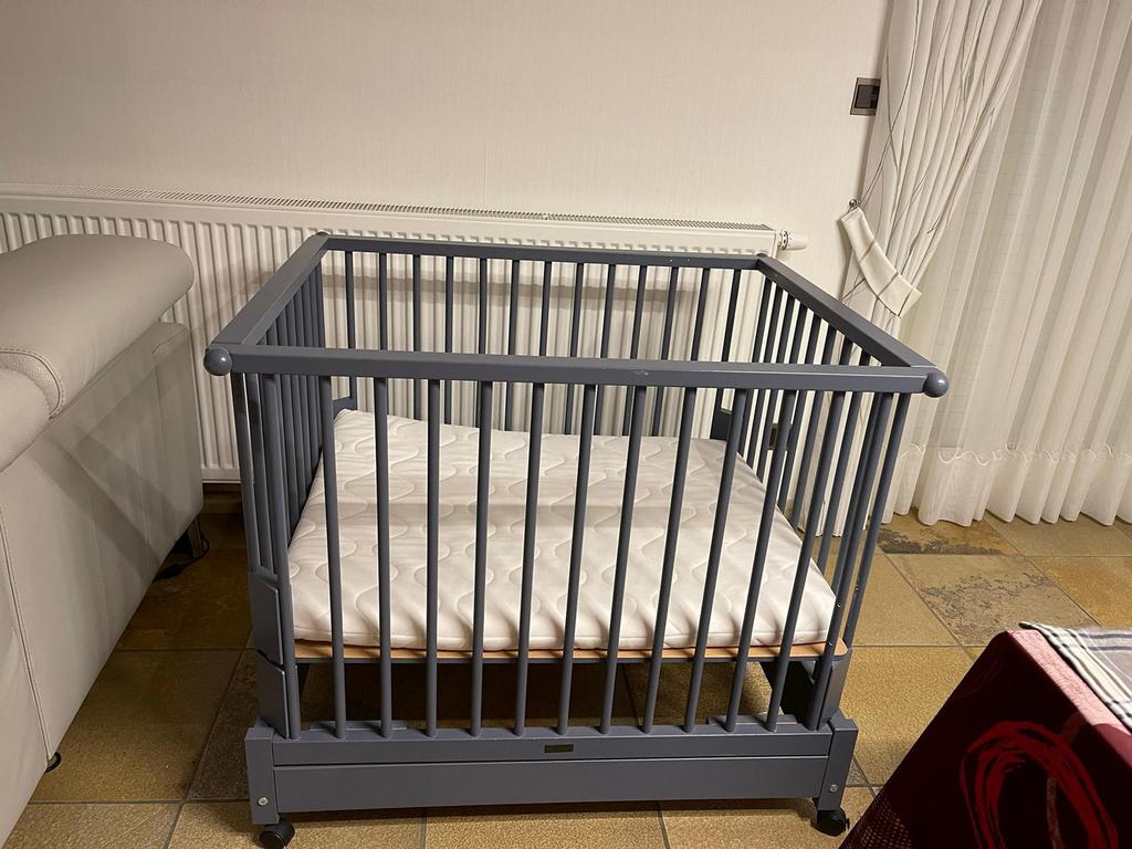 Babypark met matras + wieltjes in prima staat, Kinderen en Baby's, Babyparken, Ophalen, Zo goed als nieuw, Wieltjes
