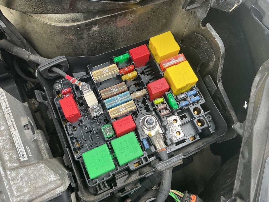 ZEKERINGKAST 208 I (CA / CC / CK / CL) (|9804848480|), Kontakt-peugeot@peugeot.com, Gebruikt, Peugeot Deutschland GmbH, Bahnhofsplatz
65423  Rüsselsheim, DE