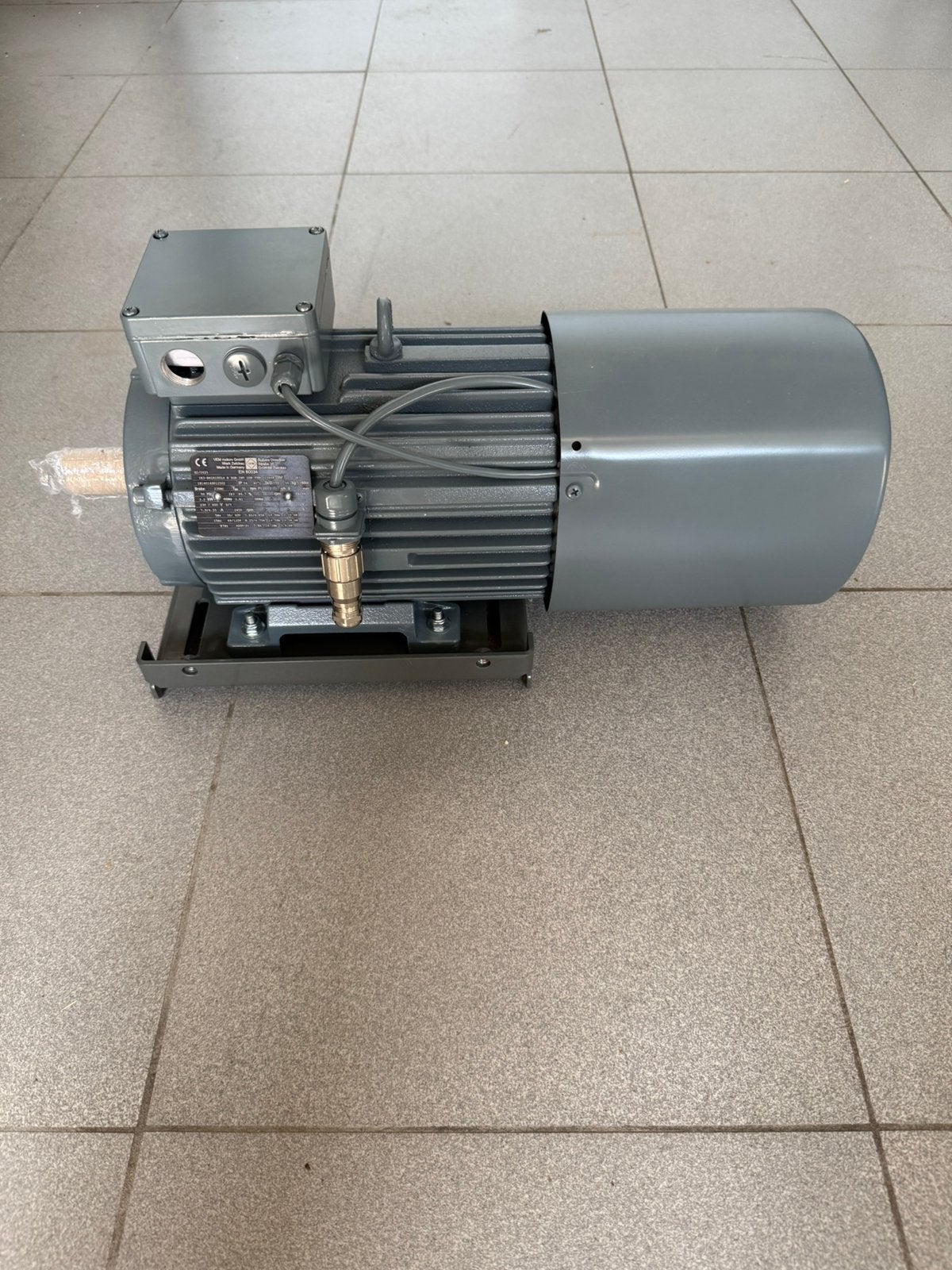 VEM IE3-B41R100L4 elektromotor met elektromagnetische rem, Ophalen, Nieuw, Elektromotor