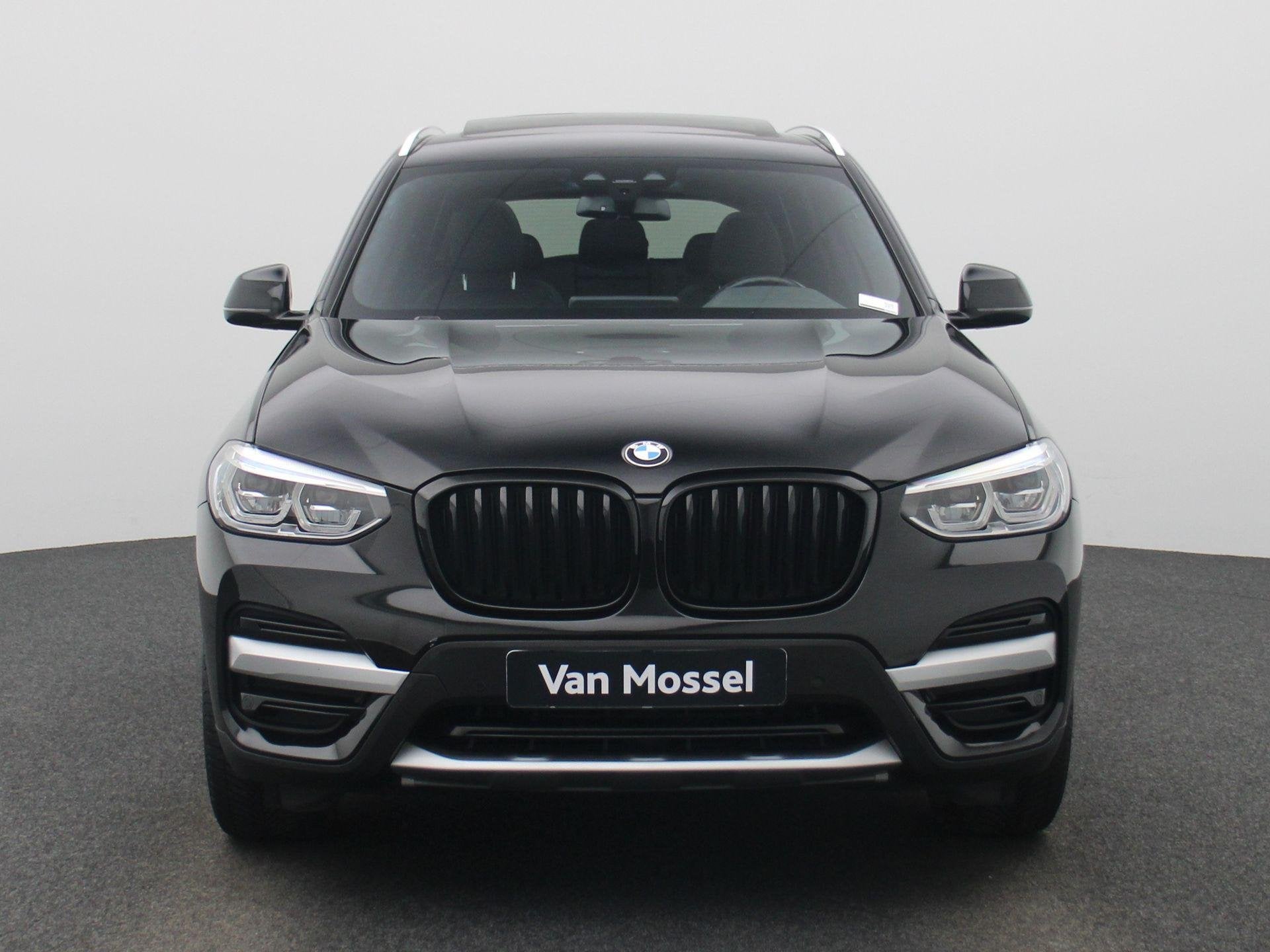 BMW X3 sDrive18d (110 kW), Automaat, Gebruikt, 2000 kg, Zwart