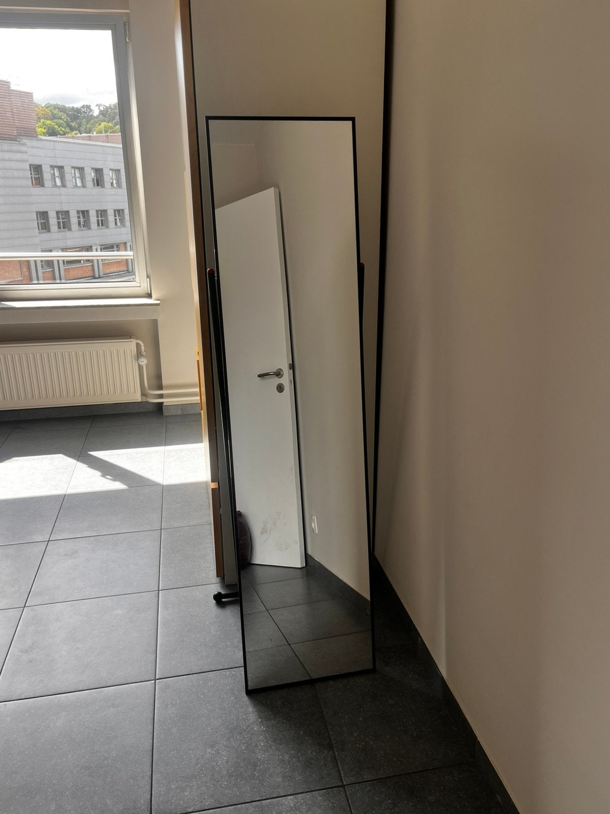 Grand miroir sur pied - Excellent état - Liège, Comme neuf, Rectangulaire, Moins de 50 cm, 150 à 200 cm