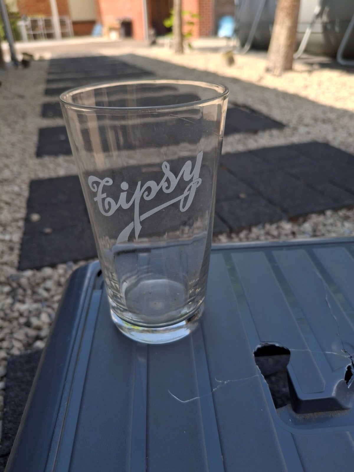 Oud gezuurd bierglas tipsy, Ophalen of Verzenden