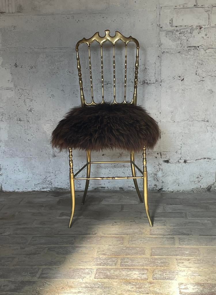 Chiavari stoel met zit van IJslands schapenvacht, Huis en Inrichting, Stoelen, Ophalen, Zo goed als nieuw