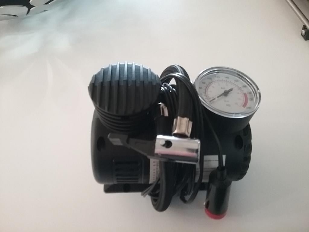 Mini compressor op 12 volt, Ophalen, Zo goed als nieuw