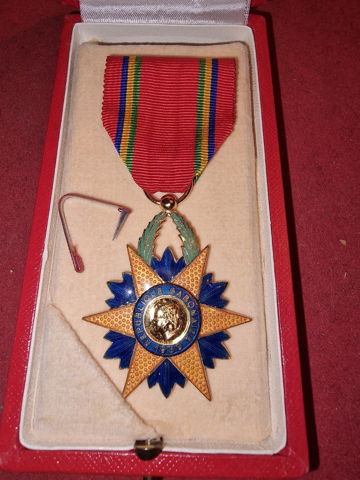 Médaille de l'Ordre de l'Étoile équatoriale du Gabon, Collections, Objets militaires | Général, Enlèvement ou Envoi, Armée de terre