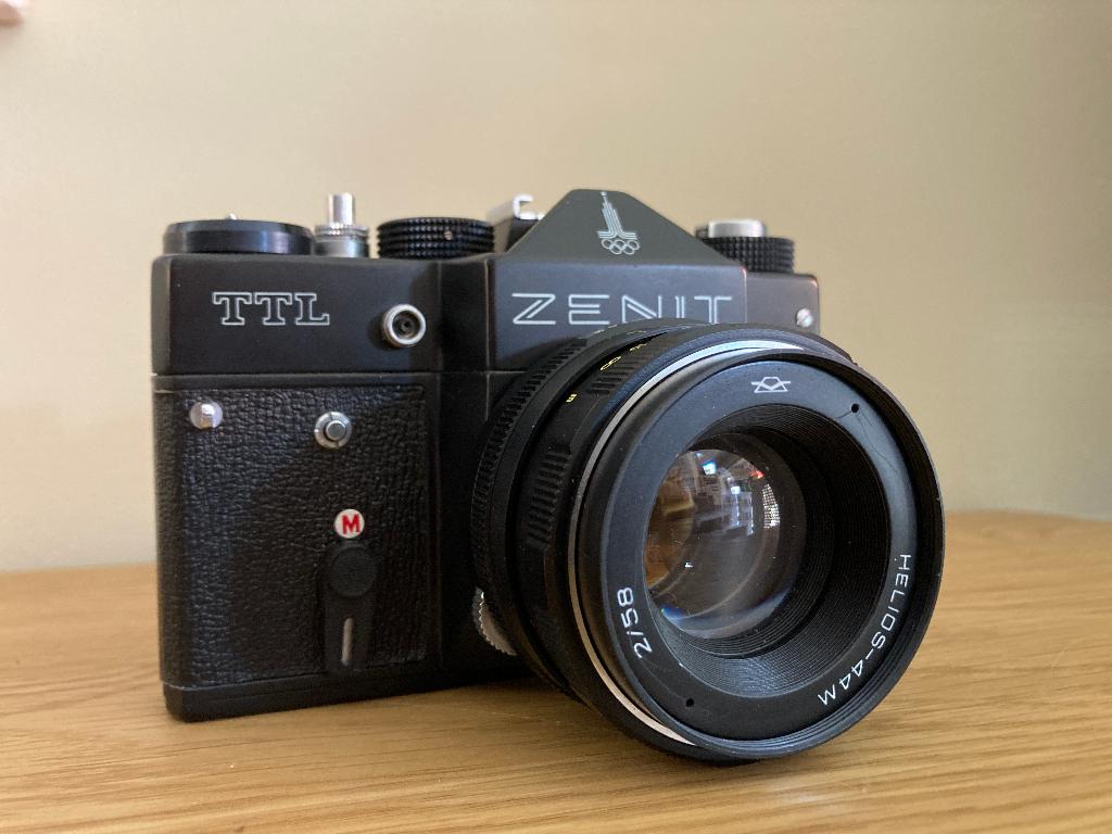 ZENIT TTL comme neuf avec 3 objectifs, TV, Hi-fi & Vidéo, Appareils photo analogiques, Comme neuf, Enlèvement ou Envoi