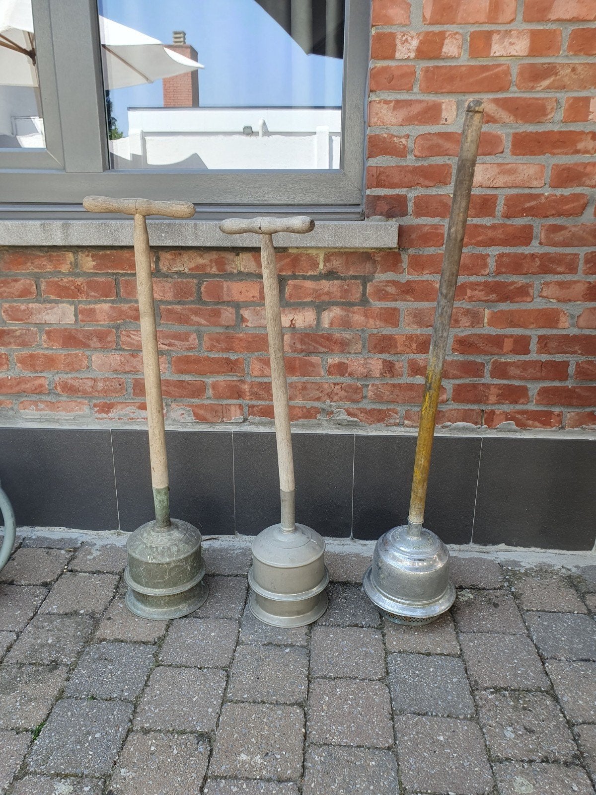 3 wasstoempers, Ophalen