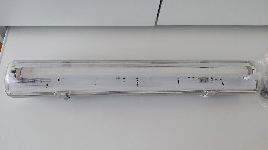 TL armatuur met lamp 60 cm, Doe-het-zelf en Bouw, Ophalen of Verzenden, Zo goed als nieuw, Minder dan 50 watt, Lamp met armatuur