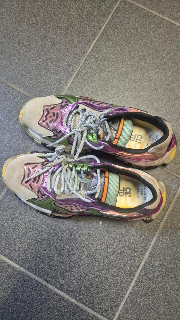Chaussures femmes, Enlèvement