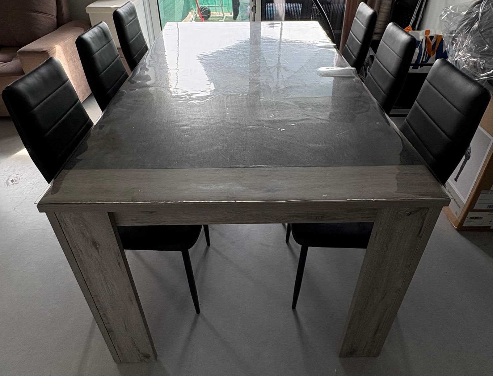 Eettafel met stoelen +bescherming (tafelblad), Ophalen, Zo goed als nieuw