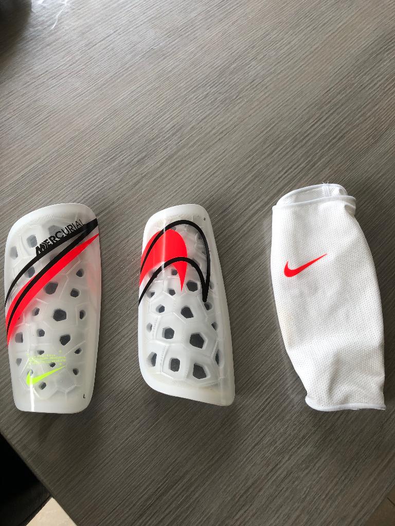 beenbeschermers merk Nike, Ophalen, Zo goed als nieuw