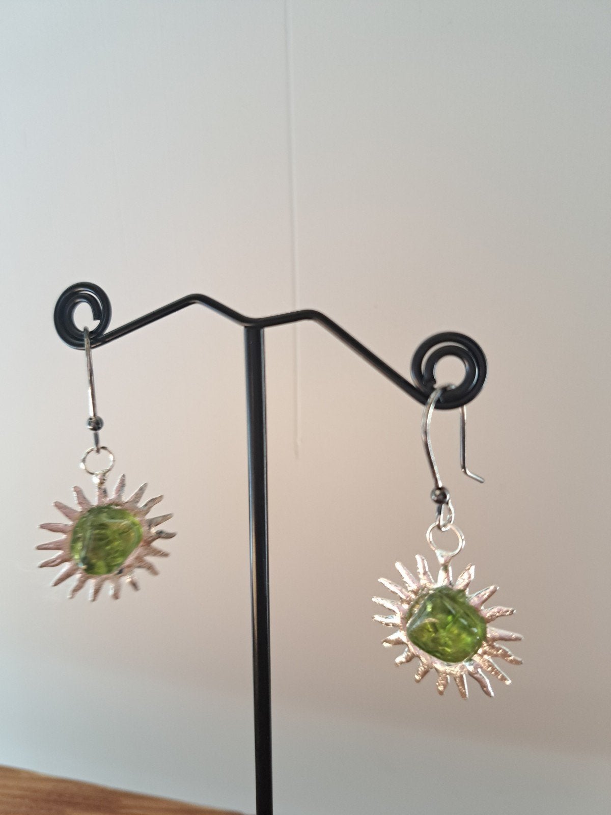 Oorringen epidoot mineraalsteentjes, Handtassen en Accessoires, Oorbellen, Ophalen of Verzenden, Zilver, Zilver