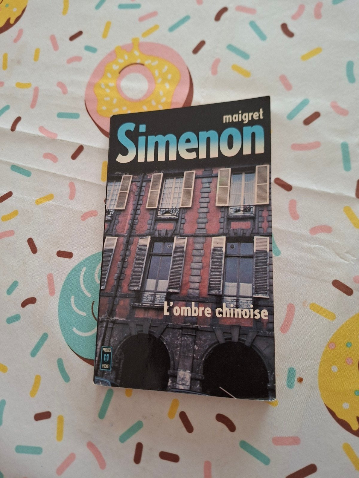Simenon. L'ombre chinoise., Enlèvement ou Envoi
