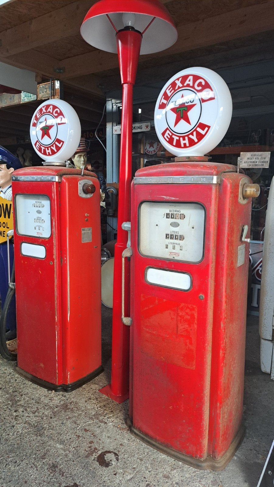 2 vintage tokheim benzinepompen, Ophalen
