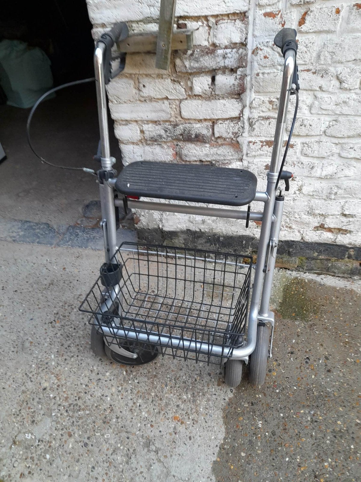 Deambulateur, Divers, Enlèvement
