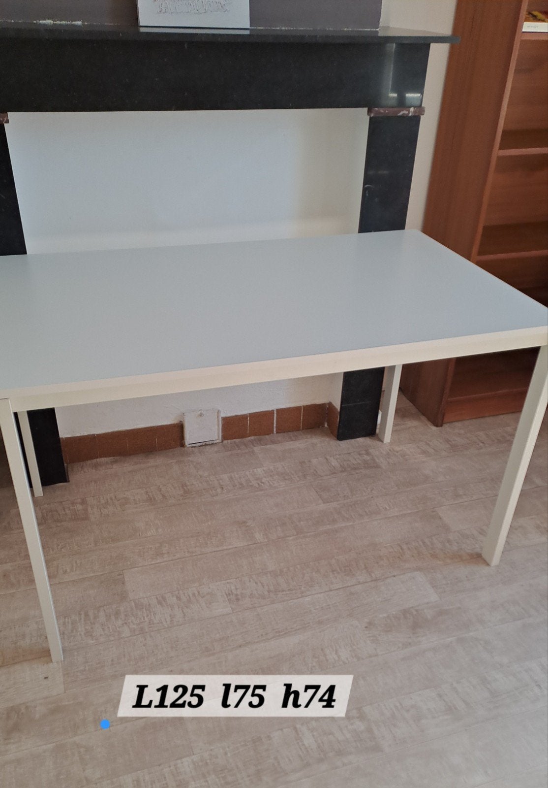 Table blanche Ikéa, Enlèvement