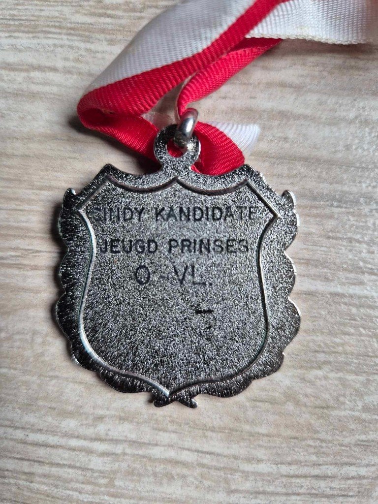 Carnaval medaille Cindy kandidate jeugdprinses Oost-Vl, Enlèvement ou Envoi