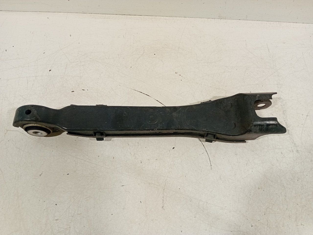 Draagarm links achter Mercedes-Benz C-Klasse, Onderdelen@venauto.nl, Van der Ven Autorecycling B.V., Gebruikt, Ettenseweg 76, 4706 PB Roosendaal, The Netherlands
