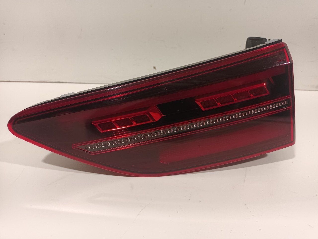 Achterlicht kofferdeksel achterklep rechts Volkswagen Golf, Onderdelen@venauto.nl, Van der Ven Autorecycling B.V., Gebruikt, Ettenseweg 76, 4706 PB Roosendaal, The Netherlands