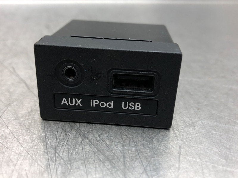 PORT AUX/USB Kia Venga (01-2010/03-2019) (|961201P000|), Kia, Info@kia.de, Utilisé, Theodor-Heuss-Allee 11
60486  Frankfurt am Main, DE
