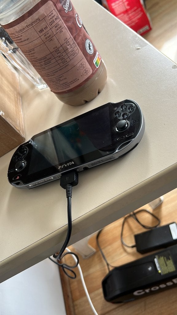PS VITA modified, Online, 1 joueur, À partir de 12 ans, Autres genres