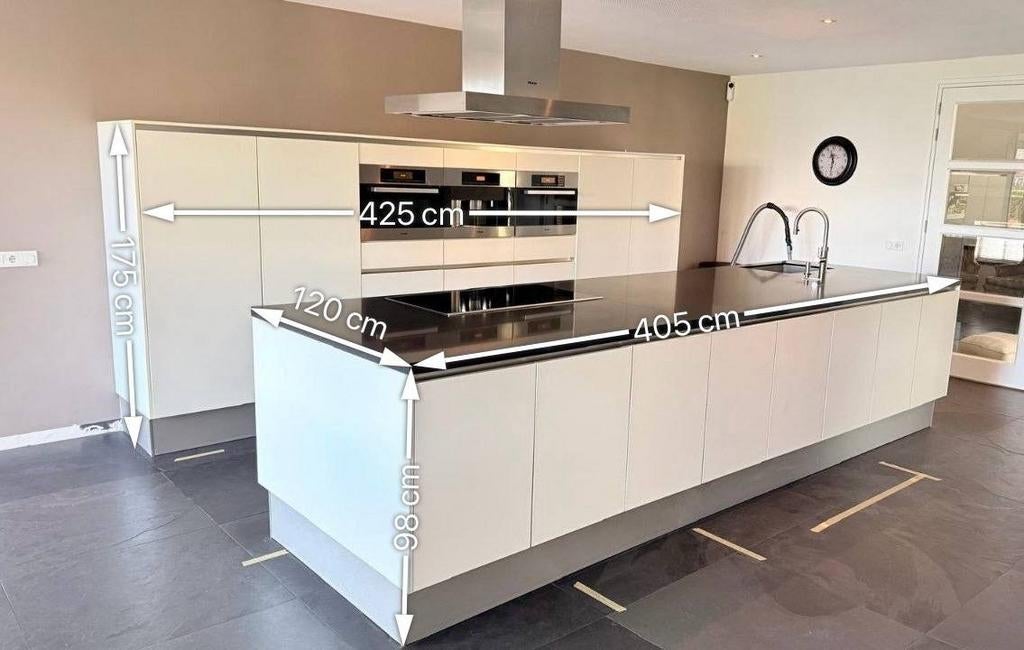 #39 Grande cuisine équipée avec îlot central, Composite, Sans poignée, Comme neuf, Enlèvement