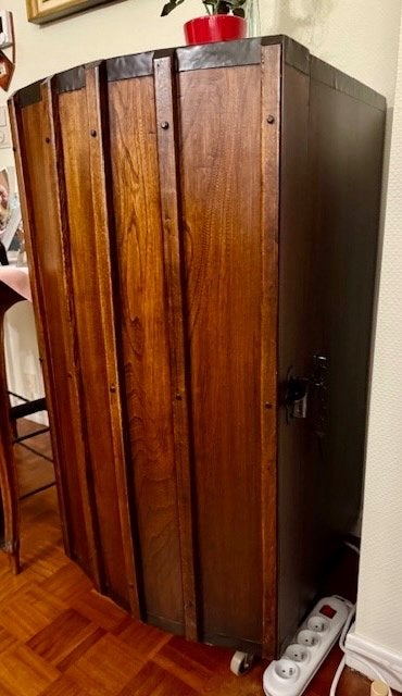 Armoire à spiritueux de bar, Enlèvement