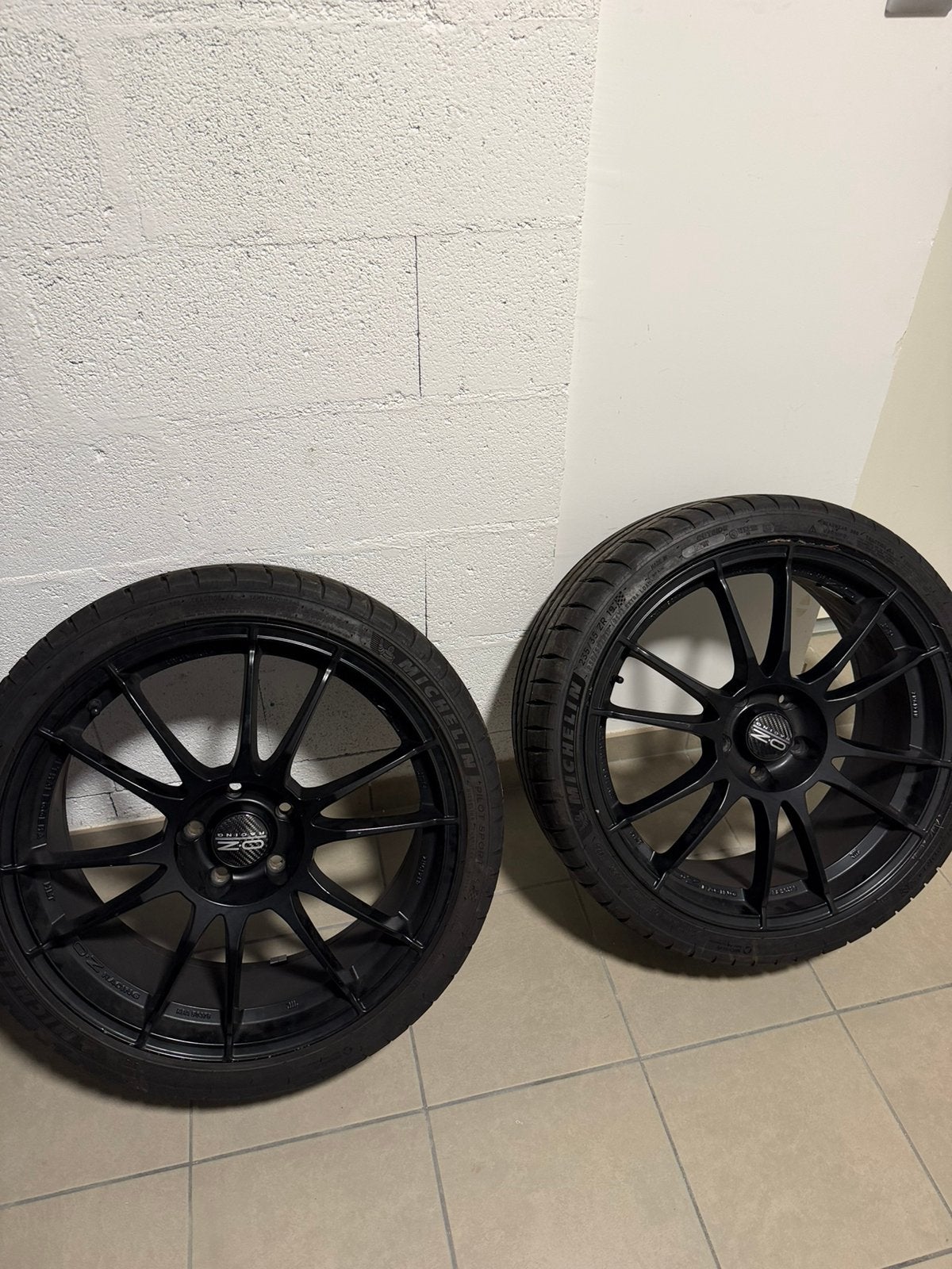 Jantes OZ Ultraleggera HLT Noir mat 8x19 / ET 41 / 5x112, Autos : Pièces & Accessoires, Neuf, Pneus et Jantes, Enlèvement ou Envoi