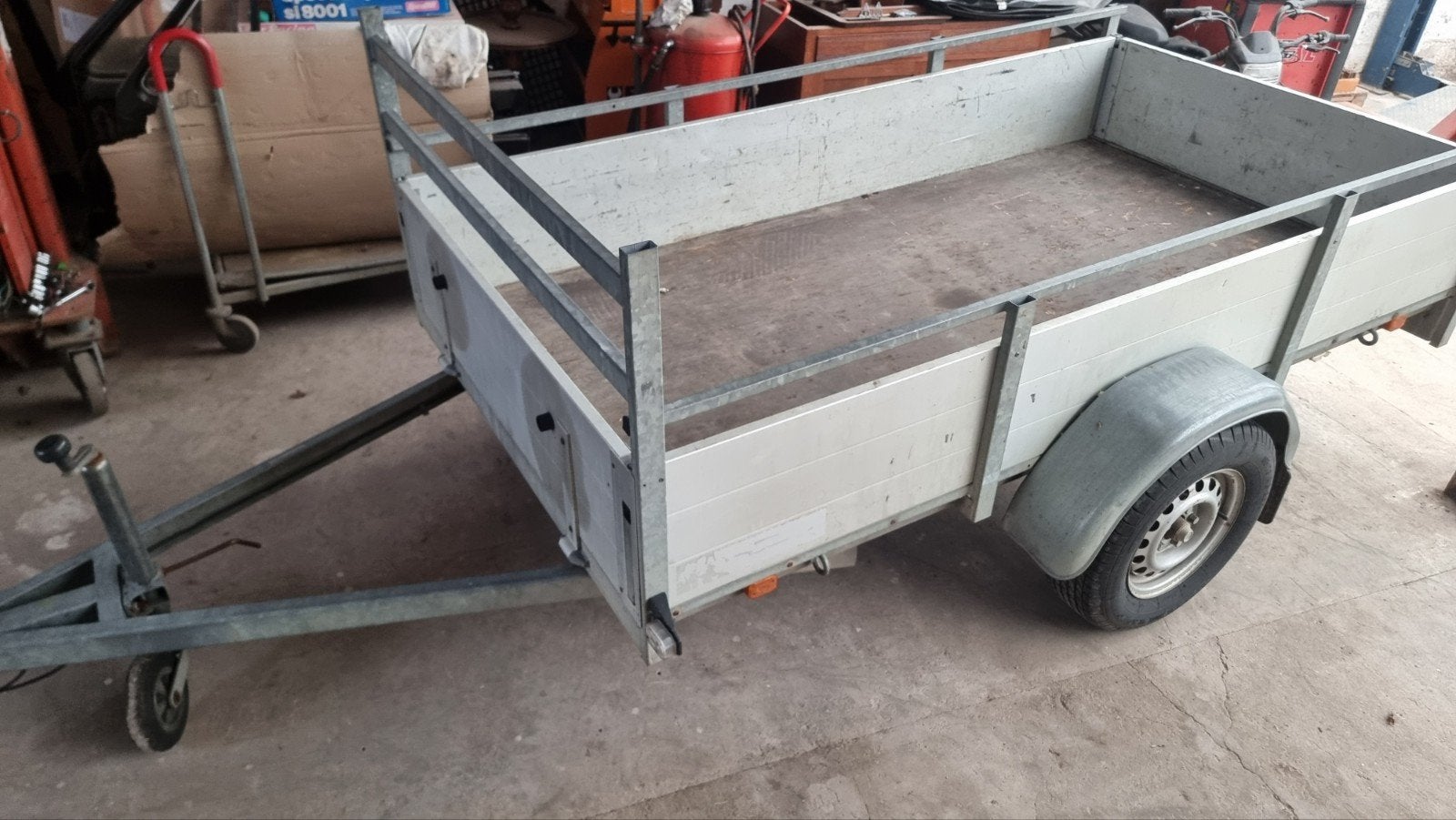 Zeer degelijke aluminium aanhangwagen ansems
Voorste en a, Ophalen