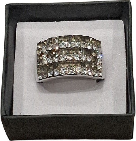 brede strass ring, B, B, Ophalen of Verzenden, Zo goed als nieuw