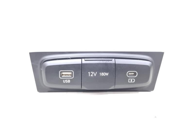 Connexion USB d'un Hyundai I20, -, 3 mois de garantie, Utilisé, Hyundai